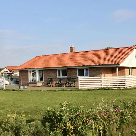 Familienfreundliches Mit Whirlpool, Sauna Und Ofen Ferienhaus Ristinge