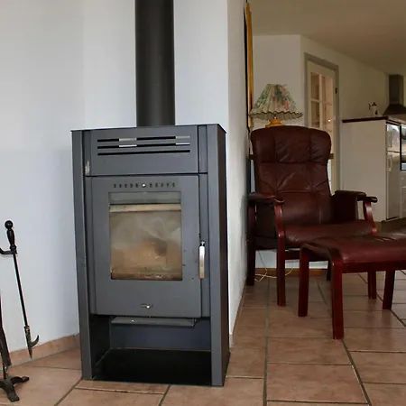 Familienfreundliches Mit Whirlpool, Sauna Und Ofen Ferienhaus *
