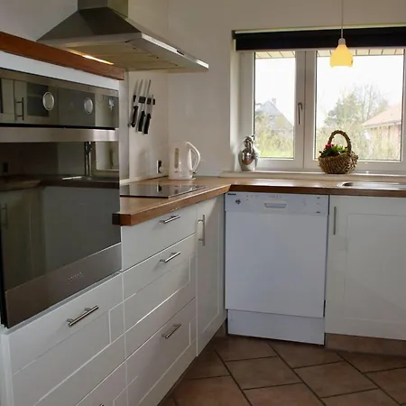 Familienfreundliches Mit Whirlpool, Sauna Und Ofen Ferienhaus Ristinge
