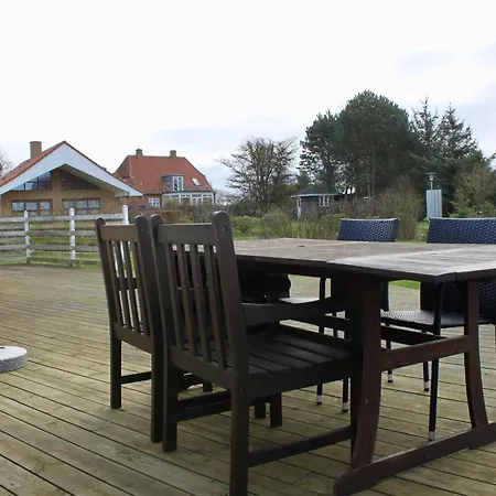 Familienfreundliches Mit Whirlpool, Sauna Und Ofen Ferienhaus