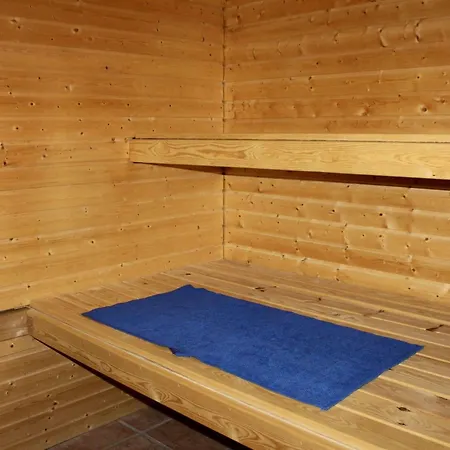 Familienfreundliches Mit Whirlpool, Sauna Und Ofen Ferienhaus Ristinge